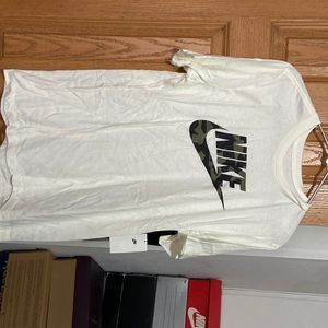 Nike t shirt.